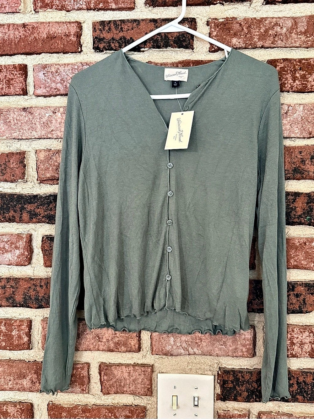 Universal Thread Long Sleeve Button Front Top in Green